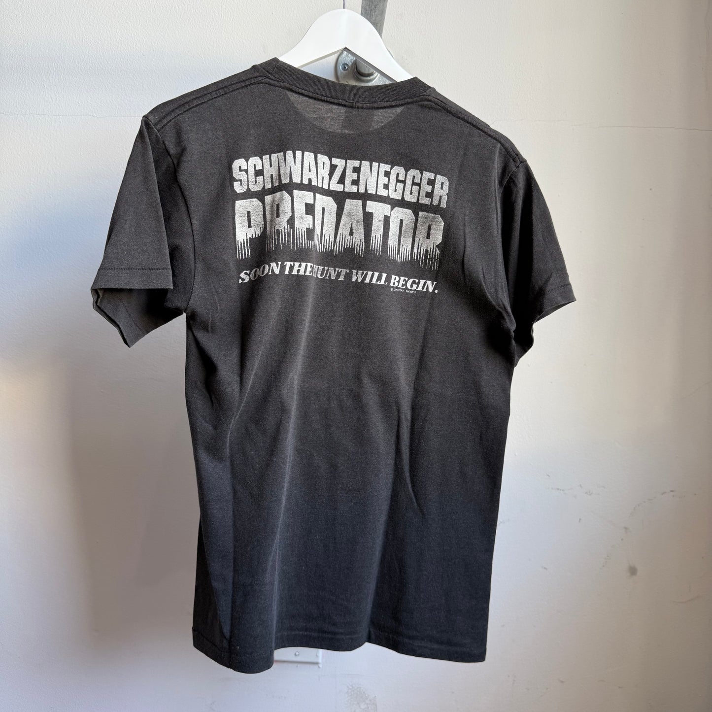 arnold schwarzenegger predator tee - m
