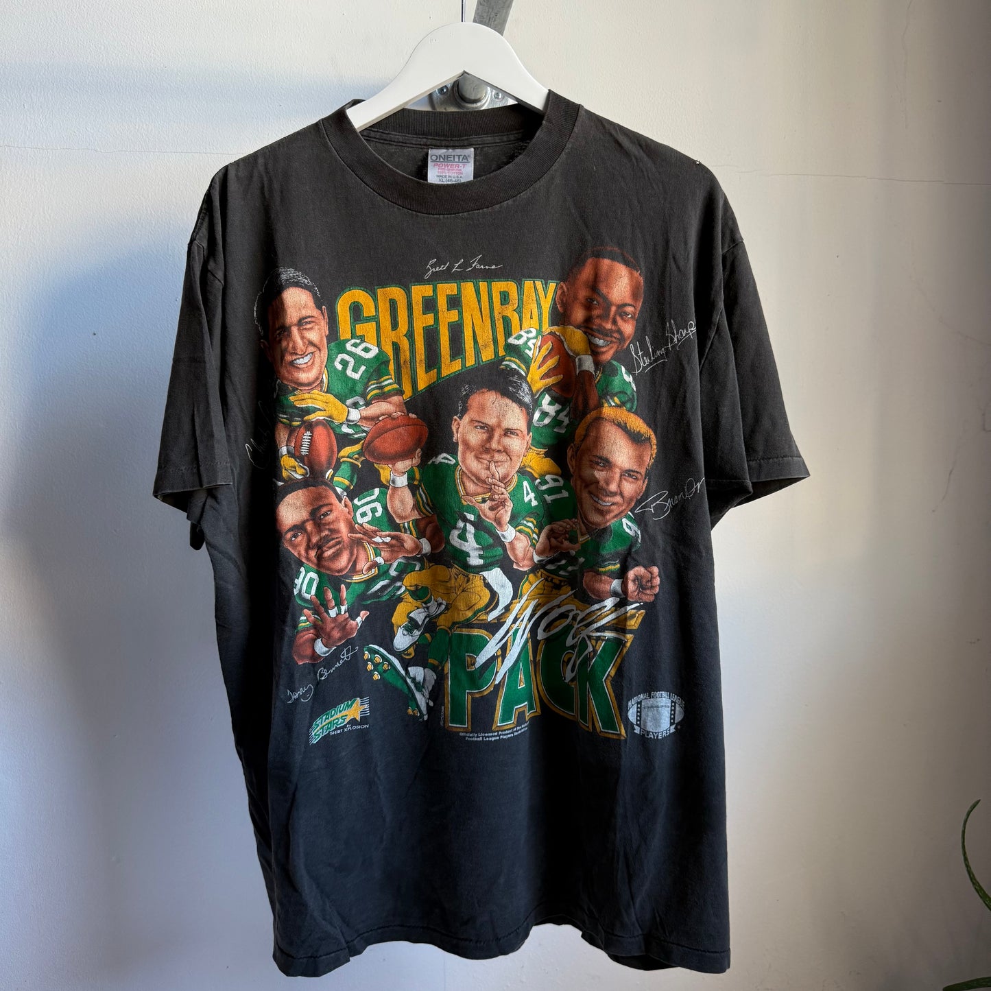 green bay packers 'wolf pack' caricature tee - xl