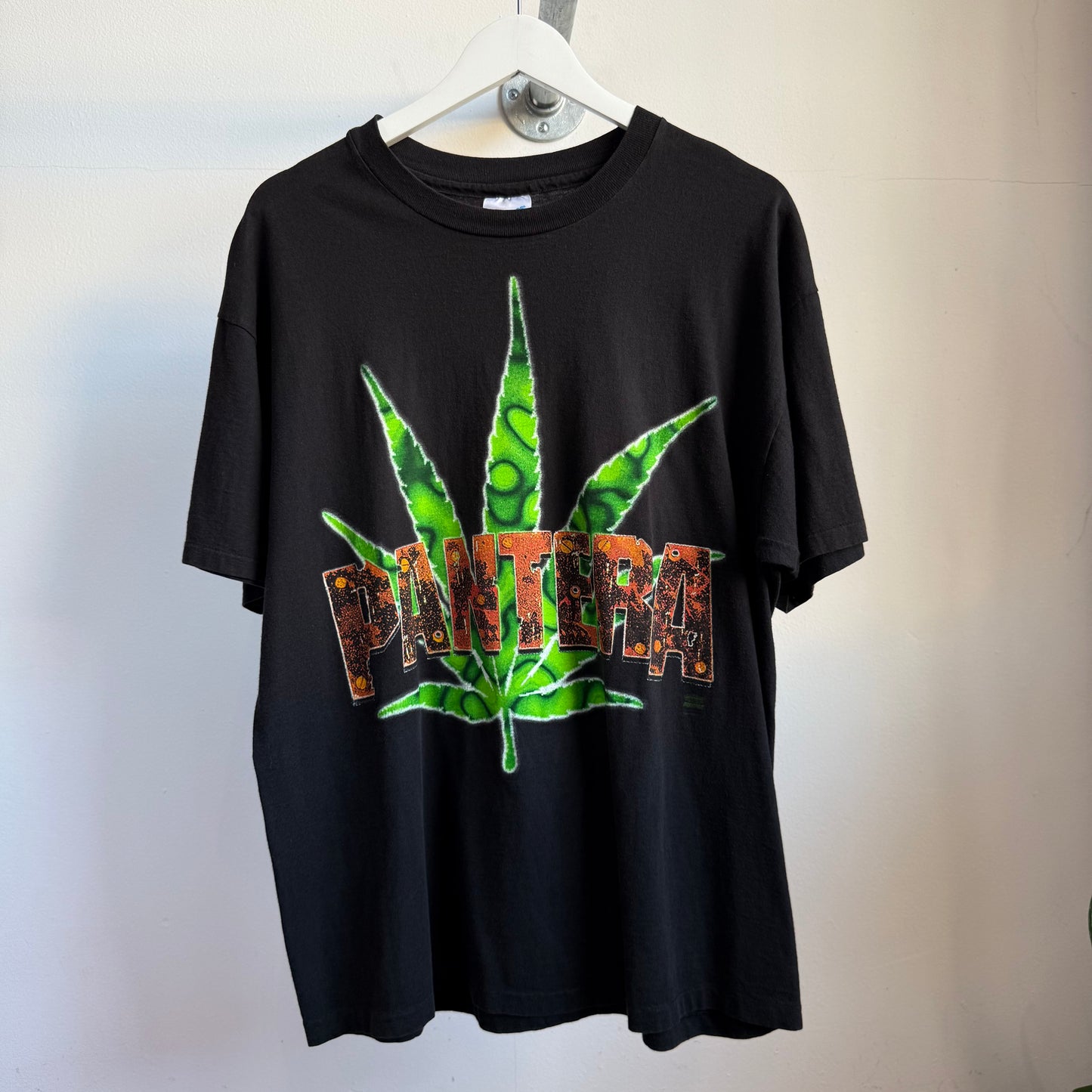 pantera ‘far beyond driven tour’ weed leaf tee - xl