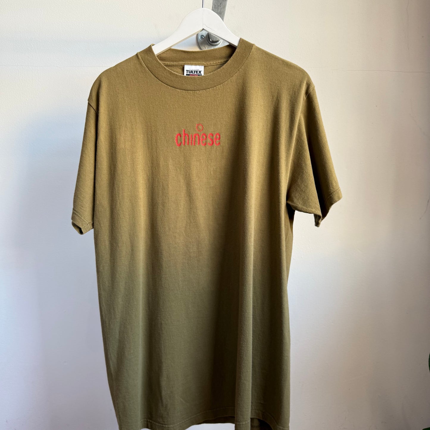 curve ‘chinese burn’ promotional tee - l