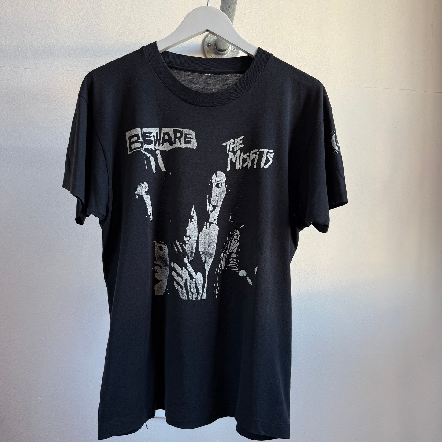misfits ‘beware’ fiend club edition tee - l