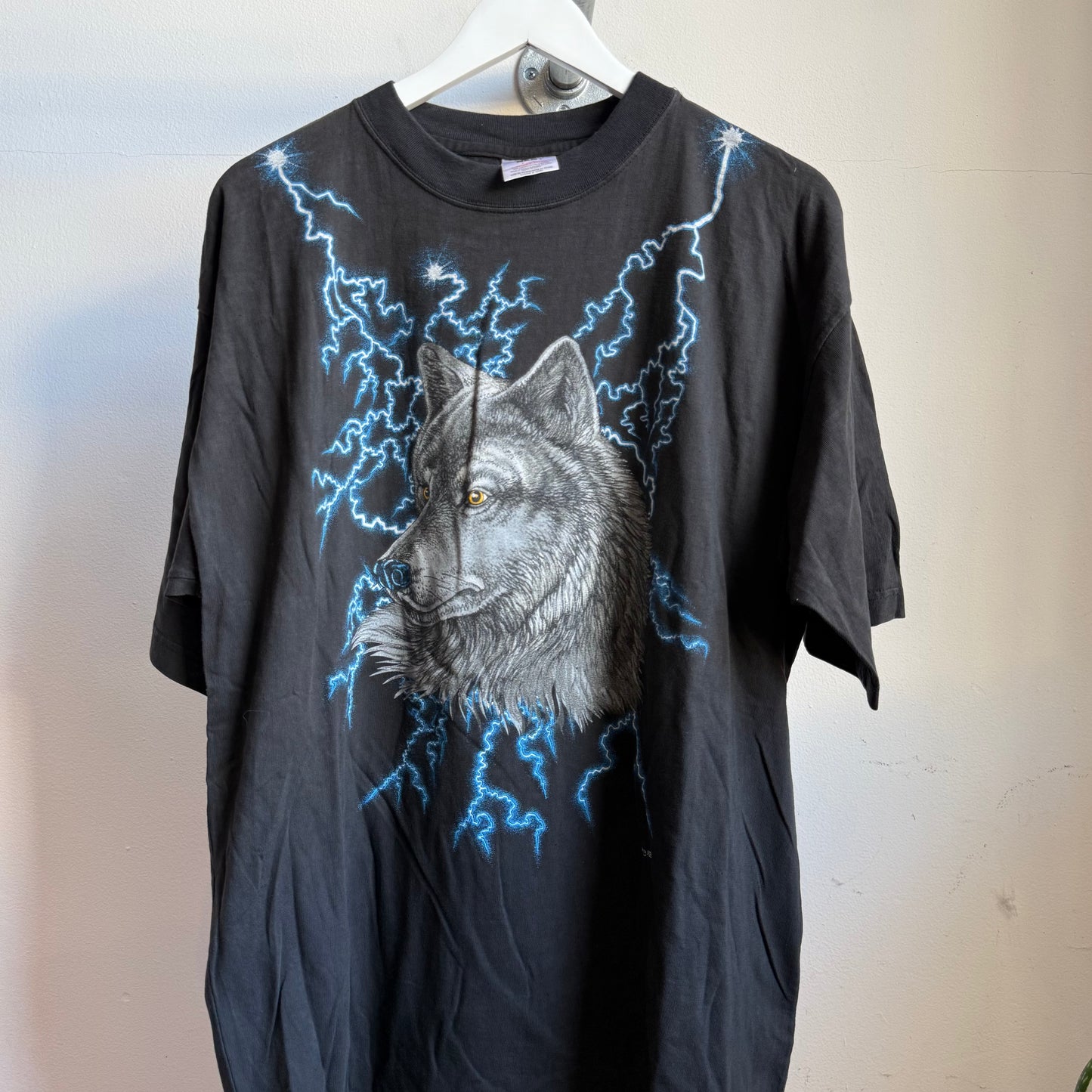 wolf lightning tee - xl