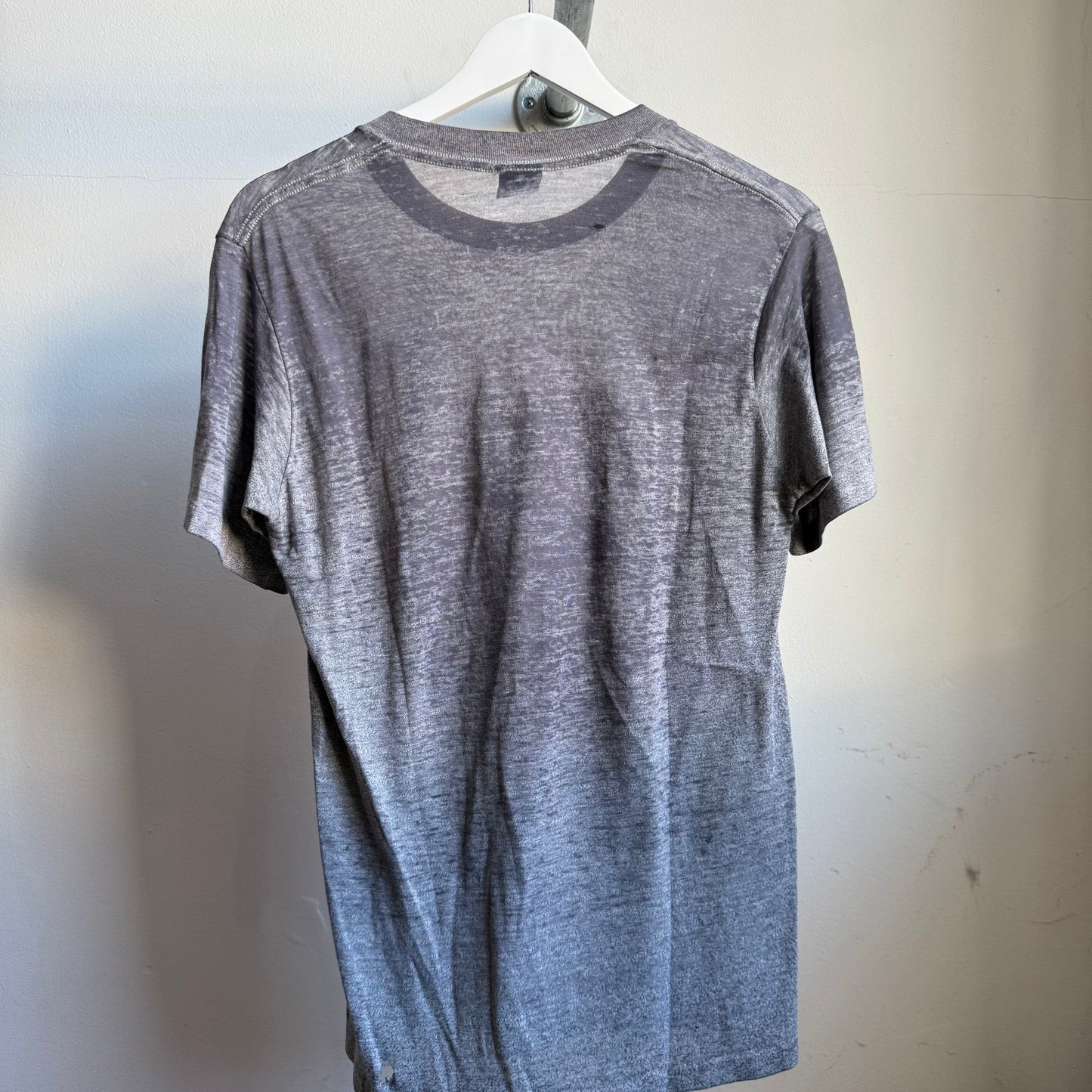 nike distressed swoosh logo tee - m
