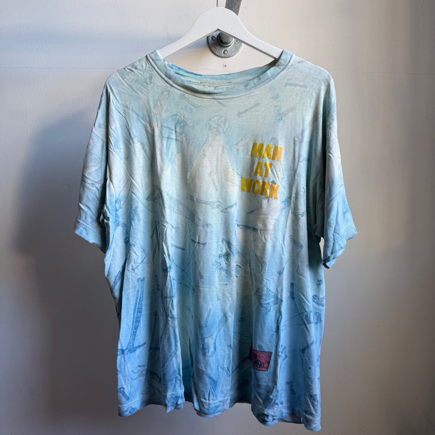 home improvement 'man at work' tiedye tee - xl