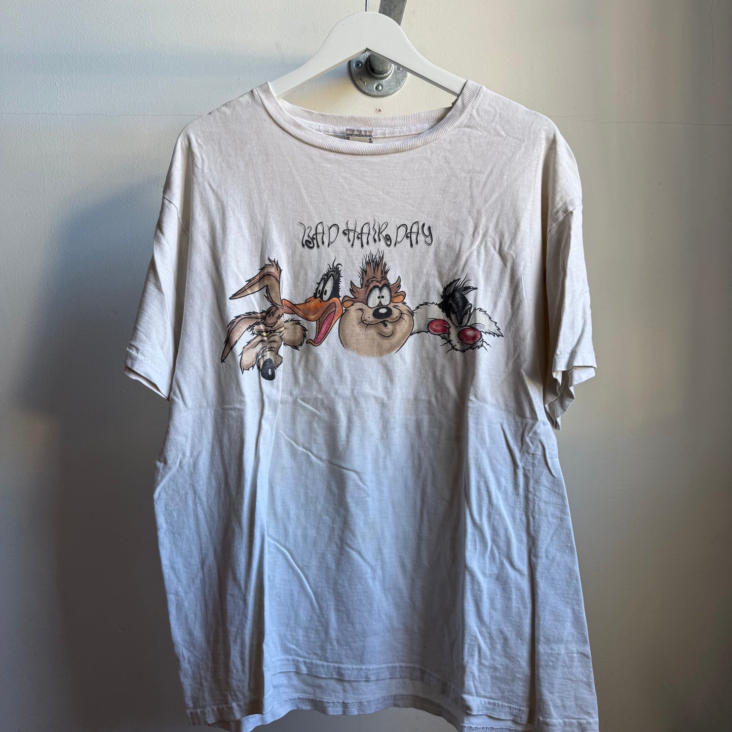 looney tunes 'bad hair day' tee - xl