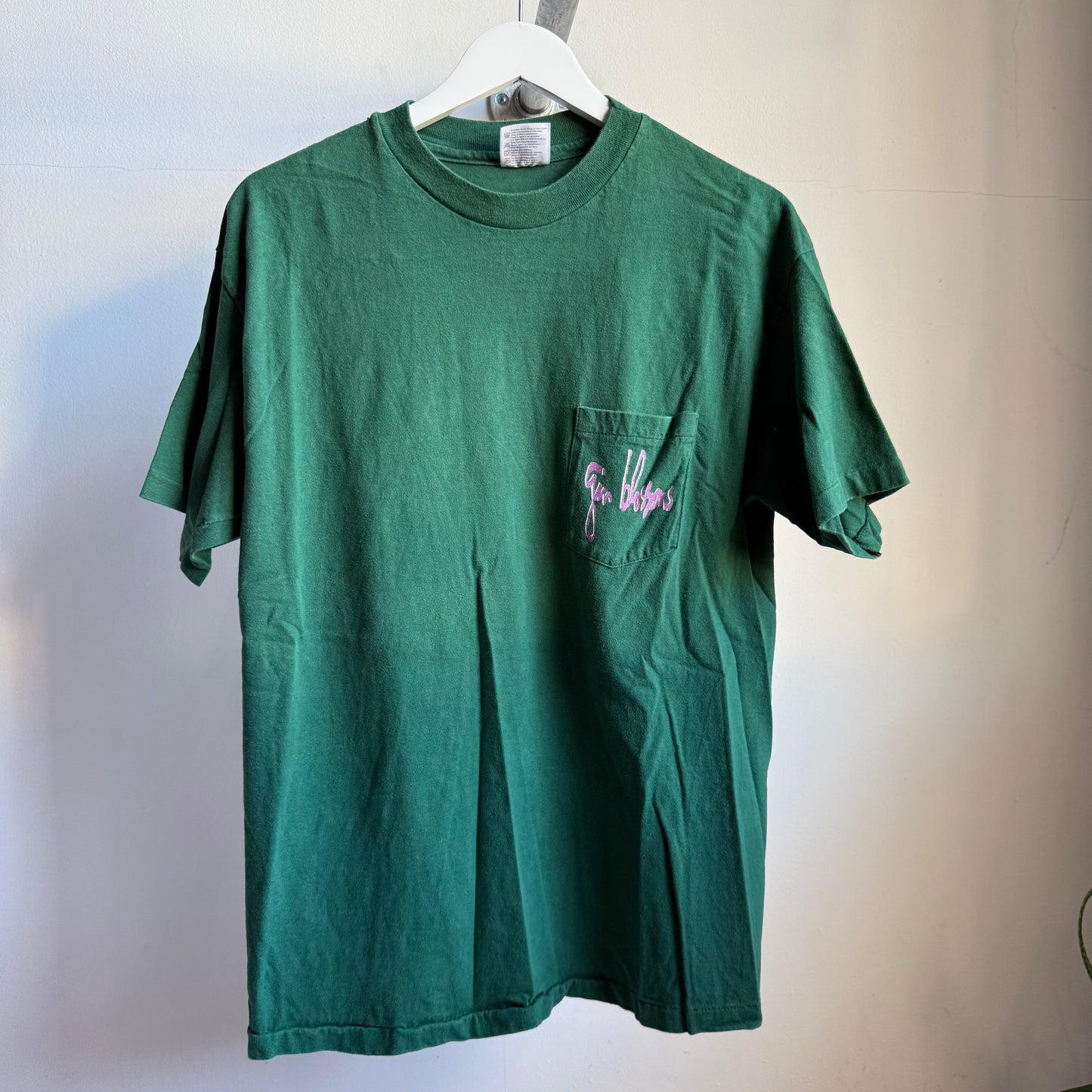 gin blossoms pocket tee - l